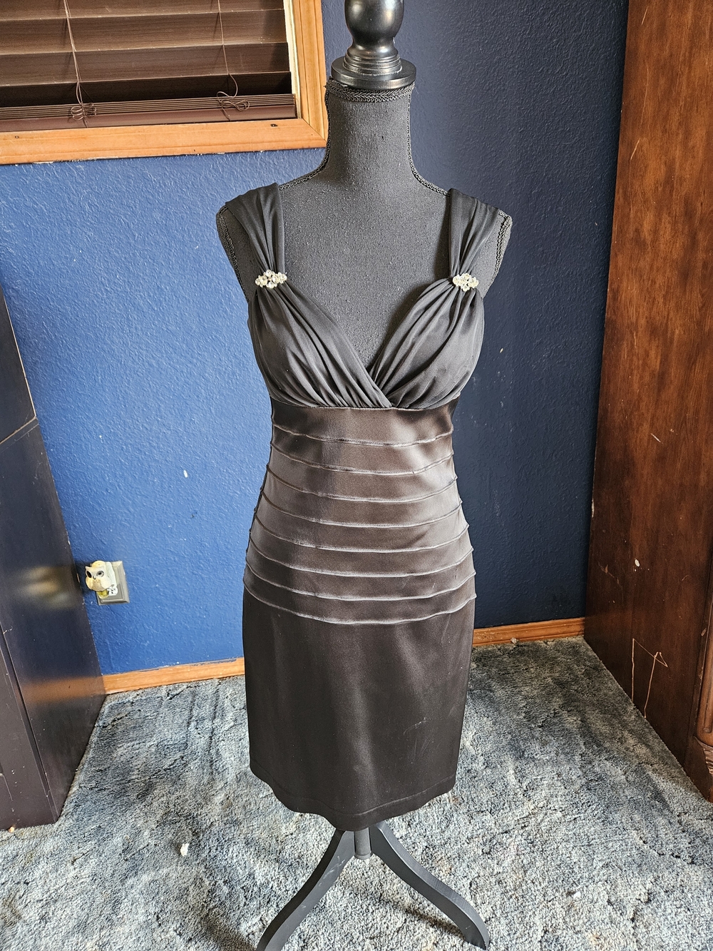 Vintage-Betsy & Adam Black Ruched Bodice Midi Dress with Brooch Details size 8